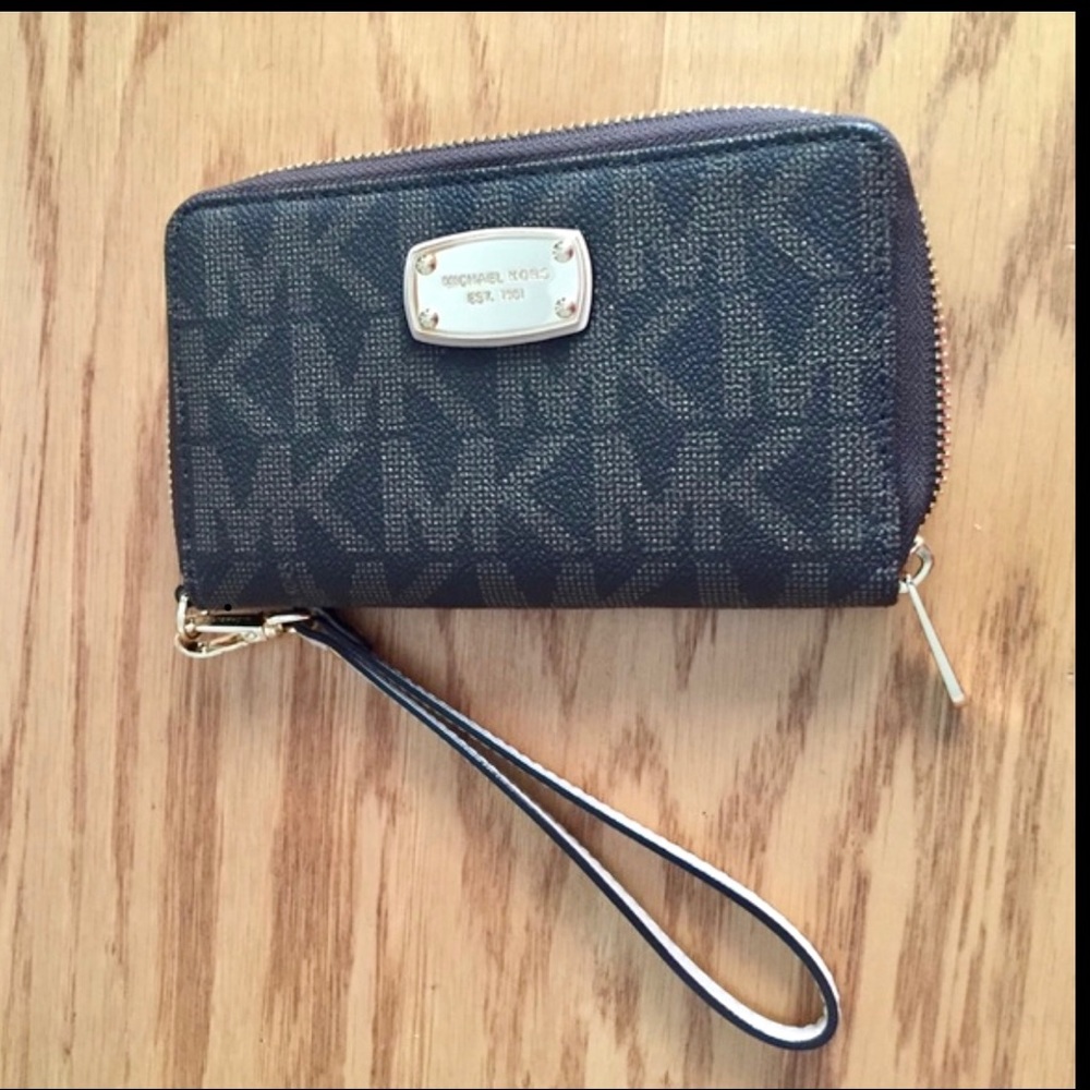 Michael Kors electronics wristlet
